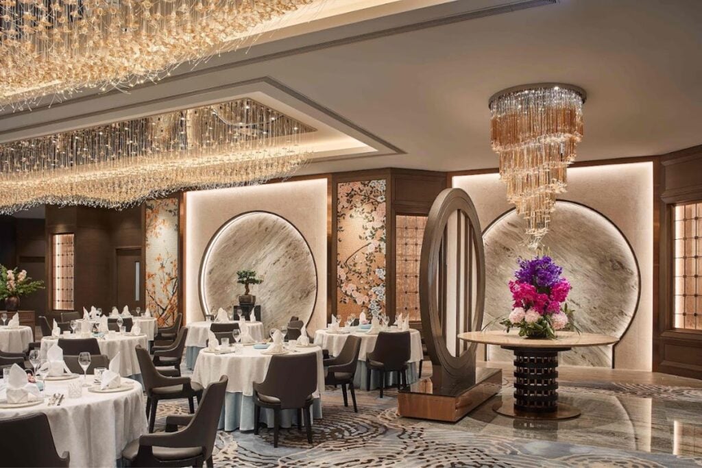 The best restaurants in Admiralty for business lunches and luxurious dining